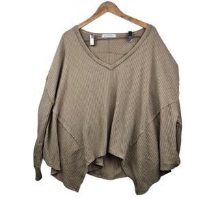 Free People Oversized Waffle V‑Neck Top in Taupe